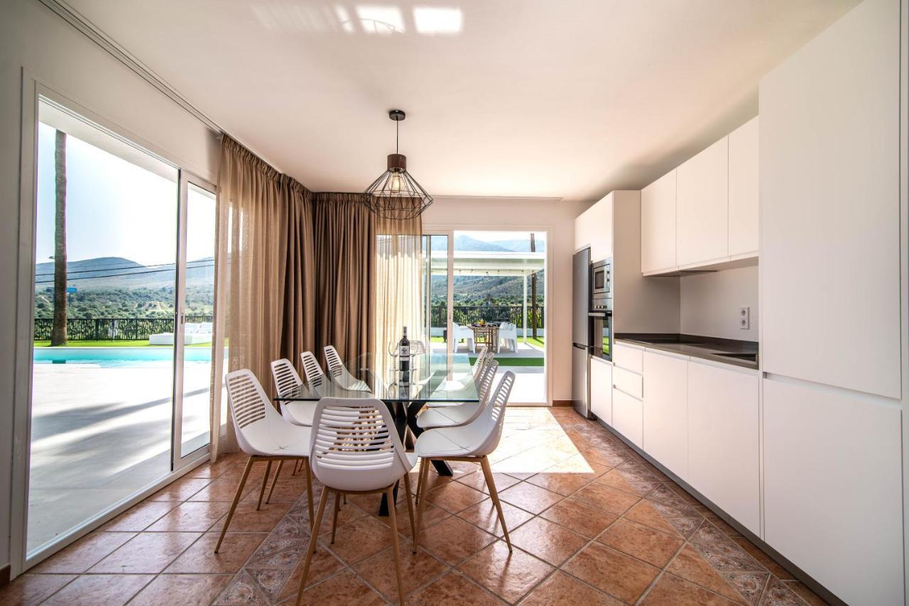 Palm Tree Villa - 5Bdr Paradise Pool / Chill Out Beds Torremolinos Exterior photo