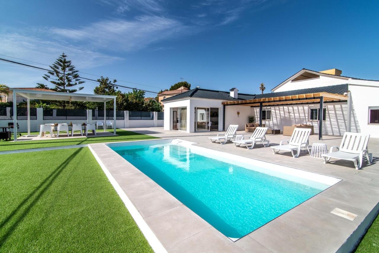 Palm Tree Villa - 5Bdr Paradise Pool / Chill Out Beds Torremolinos Exterior photo